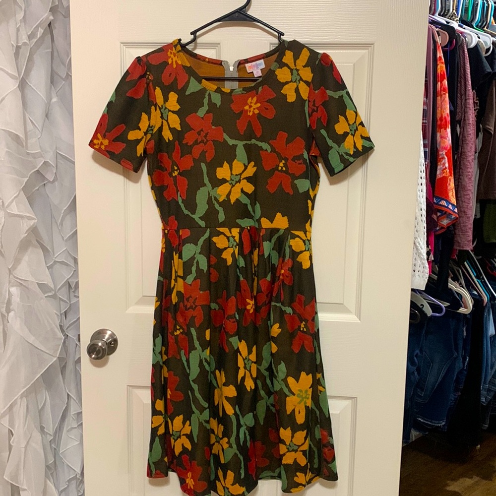 Med lularoe flower amellia dress
